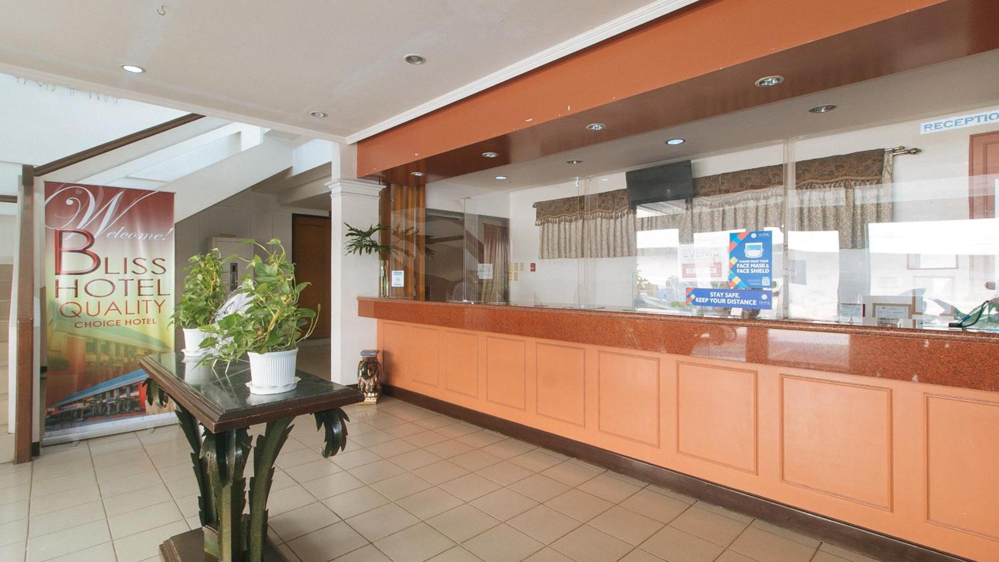 Bliss Hotel Dau Mabalacat Dış mekan fotoğraf